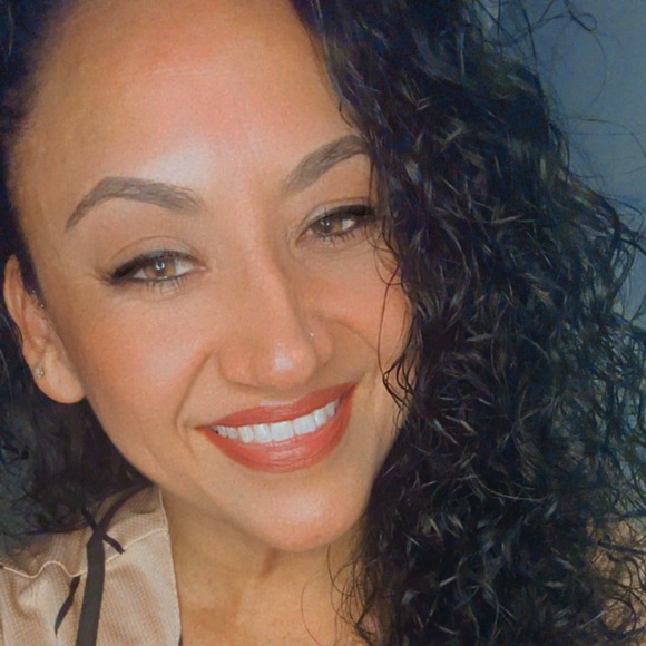 Meet your Posher, Shirley - Picture 1 of 1